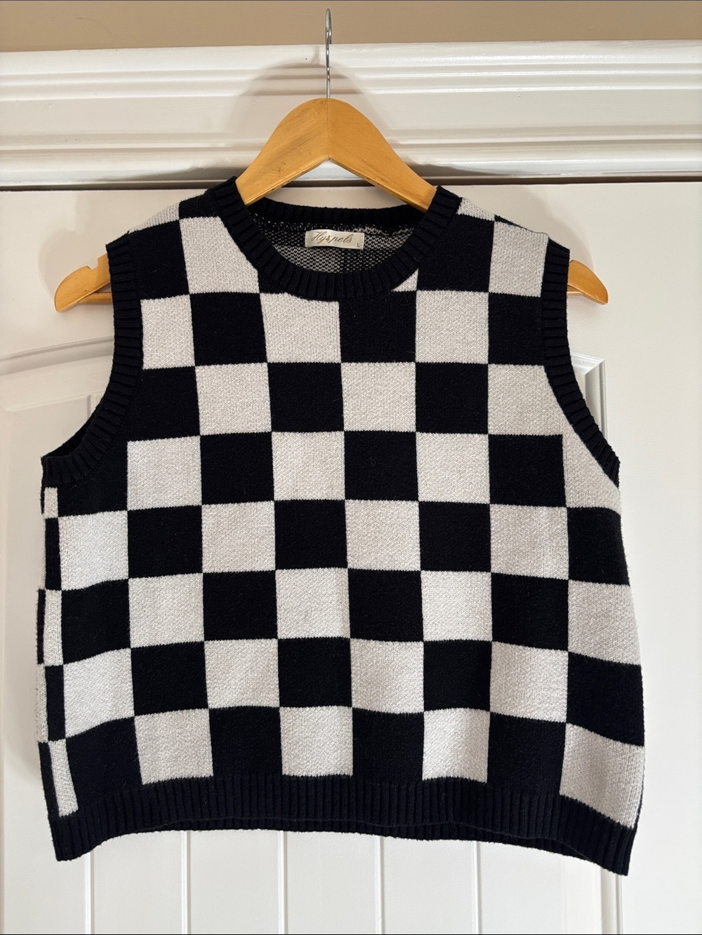 Hyipels Sz Lg Black & White Checkered Knit Sweater Vest